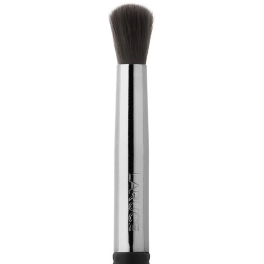 NWT LARUCE Beauty Tapered Blending LR007 Shadow Brush